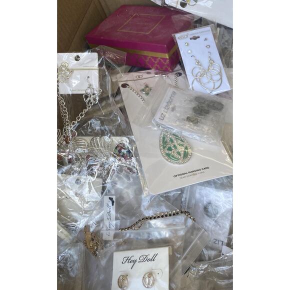 1/2 lb Jewelry Mix Lot New NiB NwT Necklaces Bracelets Earrings CARDED - read - Picture 2 of 6